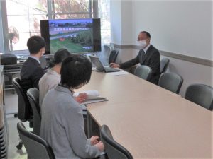 ATECの説明をする統括マネージャー