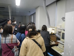 オートサンプラーが動く様子をご覧いただきました。オートサンプラーをオートではなくテストモード（手動）で動かしています。